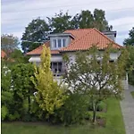 Vaerelse I Rolig Villakvarter, Beliggenhed * Odense