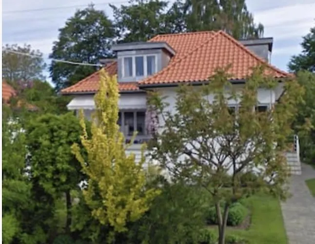 Vaerelse I Rolig Villakvarter, Beliggenhed * 欧登塞