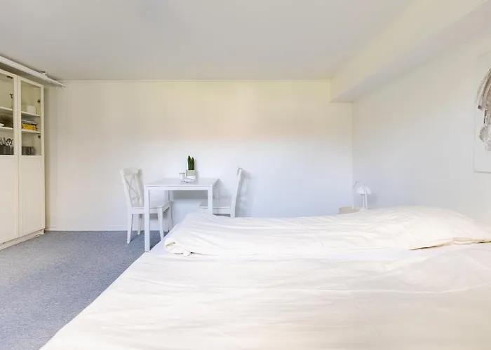 Vaerelse I Rolig Villakvarter, Beliggenhed * 欧登塞