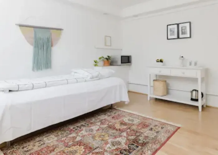 Vaerelse I Rolig Villakvarter, Beliggenhed * 欧登塞